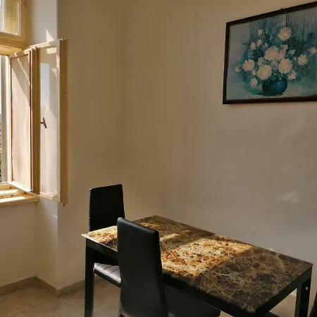 Romana Apartment *